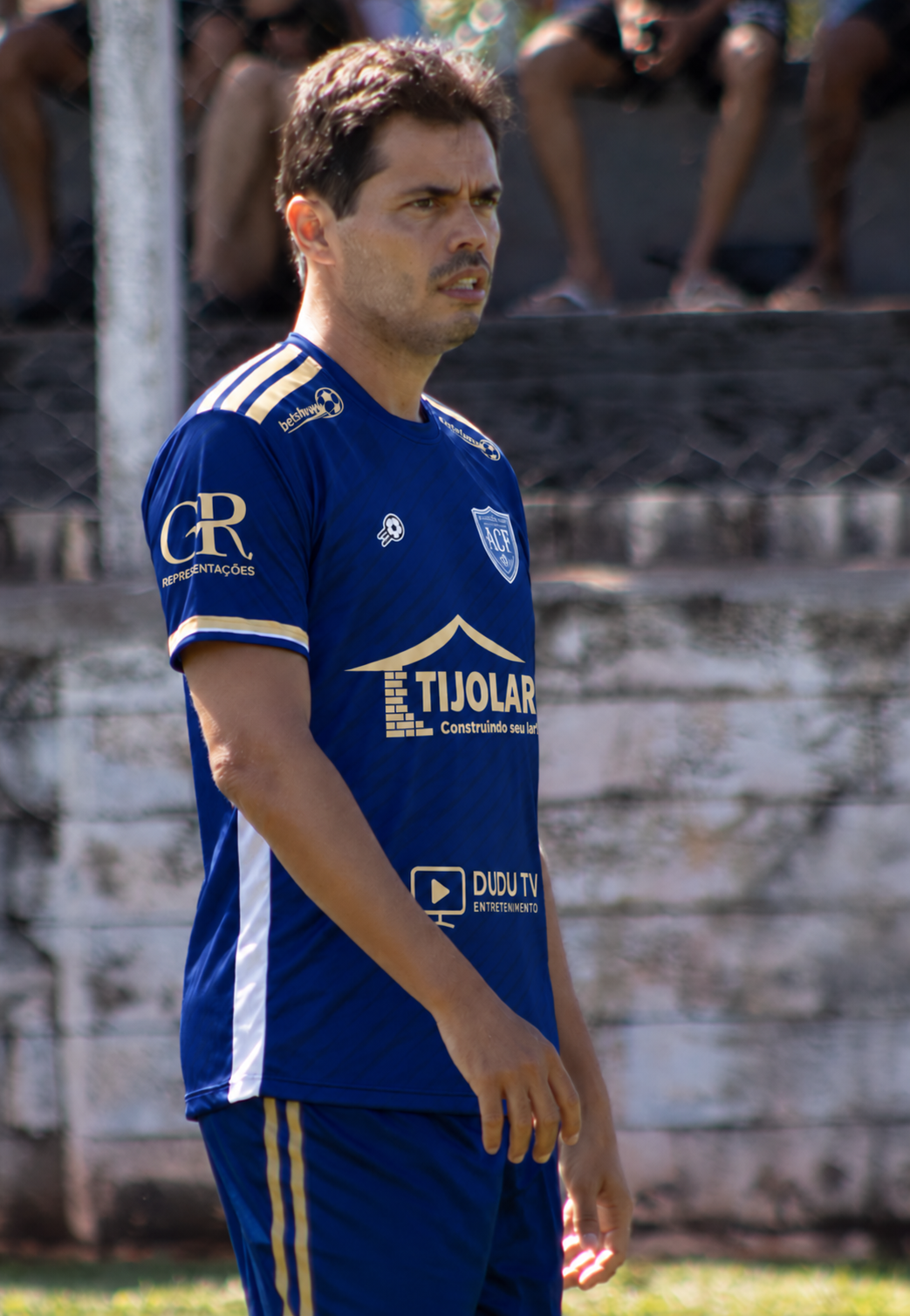 Netão em campo com a camisa do Clube dos Contadores